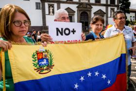 DUAS CENTENAS MANIFESTAM-SE NO FUNCHAL PELO FIM DA “DITADURA” NA VENEZUELA