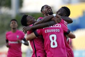 PLANTEL DO ESTORIL-PRAIA ALVO DE CONTROLO ANTIDOPING ANTES DO JOGO NA LUZ