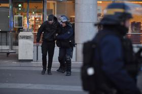 FRANÇA/ELEIÇÕES: SEIS FERIDOS E 29 DETIDOS EM PROTESTOS EM PARIS