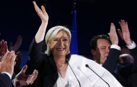 FRANÇA: LE PEN CRITICA “FRENTE REPUBLICANA PODRE” À VOLTA DE MACRON