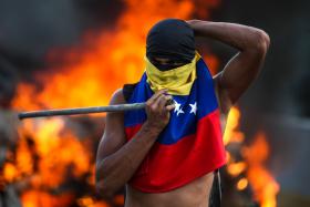VENEZUELA: PELO MENOS TRÊS MORTOS E 12 FERIDOS EM MANIFESTAÇÕES PRÓ E CONTRA GOVERNO