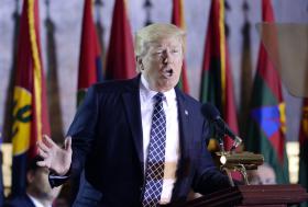 TRUMP RECEBE PRIMEIRO-MINISTRO AUSTRALIANO, APÓS CONVERSA DURA POR TELEFONE