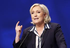 LE PEN AFIRMA QUE “O EURO ESTÁ MORTO” E PROPÕE COEXISTÊNCIA DE DUAS MOEDAS