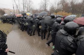 MAIS DE 100 DETIDOS EM PROTESTO CONTRA PUTIN EM SÃO PETERSBURGO