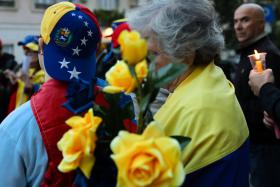 VENEZUELA: TRINTA PESSOAS JUNTAM-SE EM VIGÍLIA EM LISBOA PELA PAZ NA VENEZUELA