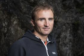 ALPINISTA SUÍÇO UELI STECK MORRE EM ACIDENTE PERTO DO EVERESTE