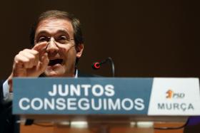 PASSOS COELHO DIZ QUE NÃO METIA UMA ROLHA NA BOCA ÀS INSTITUIÇÕES POR O CRITICAREM