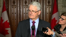 O ministro dos Transportes, Marc Garneau, afirmou que haverá novas medidas de segurança para os passageiros aéreos