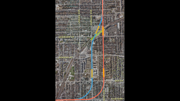 Os dois alinhamentos que estão a ser considerados para o troço de Leslieville (Cidade de Toronto)