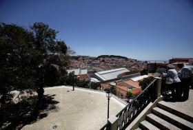 FISSURAS NO MIRADOURO DE S. PEDRO DE ALCÂNTARA, EM LISBOA, OBRIGAM A OBRAS URGENTES