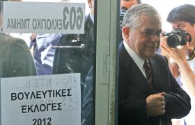 EXPLOSÃO QUE FERIU EX-PRIMEIRO-MINISTRO GREGO LUCAS PAPADEMOS FOI “ATAQUE” – GOVERNO