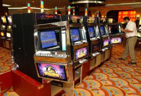 RECEITAS DOS CASINOS DE MACAU SUBIRAM 16,3% EM ABRIL