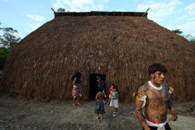 ÍNDIOS BRASILEIROS DENUNCIAM NO PARLAMENTO EUROPEU PERTO DE 400 ASSASSÍNIOS DESDE 2003