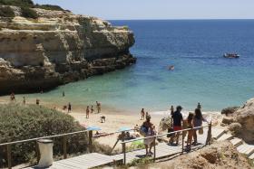 ÉPOCA BALNEAR COMEÇA EM JUNHO PARA A MAIORIA DAS PRAIAS PORTUGUESAS