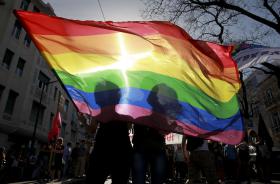 DOIS MIL ATLETAS VÃO COMBATER A HOMOFOBIA EM CAMPO COM ATACADORES ARCO-ÍRIS