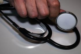 MINISTÉRIO DA SAÚDE DECLARA-SE “EMPENHADO NO DIÁLOGO” COM SINDICATOS MÉDICOS