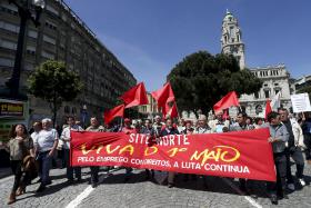 1.º DE MAIO: TRABALHADORES DO COMÉRCIO E SERVIÇOS EM GREVE PARA REIVINDICAR GOZO DO FERIADO