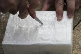 OPERAÇÃO INTERNACIONAL APREENDE 2,4 TONELADAS DE COCAÍNA EM BARCO NO ATLÂNTICO