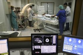 COLONOSCOPIAS E TAC TÊM DE SER FEITAS NO PRAZO MÁXIMO DE 3 MESES, CONSULTAS EM 4