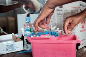 OMS GASTA MAIS EM VIAGENS DO QUE NO COMBATE À SIDA