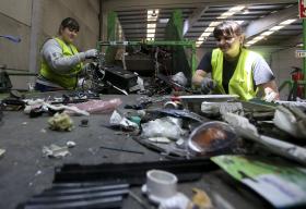 RECOLHA SELETIVA PORTA A PORTA CONSEGUE MAIS LIXO PARA RECICLAR QUE ECOPONTOS