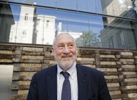 POLÍTICAS IMPOSTAS PELA ‘TROIKA’ TIVERAM CUSTO ENORME E DESNECESSÁRIO – STIGLITZ