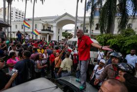 MILITANTES DO PARTIDO NO PODER NA VENEZUELA VÃO RECEBER TREINO MILITAR