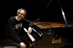PIANISTA JAMES RHODES É PRIMEIRO NOME ANUNCIADO PARA 8.ª EDIÇÃO DO MISTY FEST
