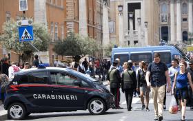 POLÍCIA ITALIANA INVESTIGA EXPLOSÃO EM ROMA QUE DANIFICOU AUTOMÓVEL