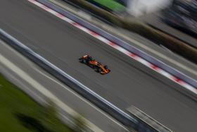 MCLAREN DE ALONSO RESISTE APENAS UMA VOLTA NOS TREINOS DO GP DE ESPANHA