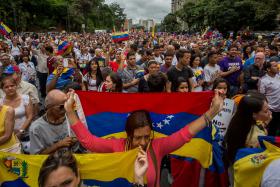 MULHERES LUSO-DESCENDENTES SAÍRAM PARA APOIAR AS VENEZUELANAS NA LUTA CONTRA A “OPRESSÃO”