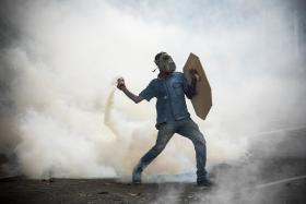 VENEZUELA: PELO MENOS 298 FERIDOS EM PROTESTOS EM DOIS MUNICÍPIOS DE CARACAS