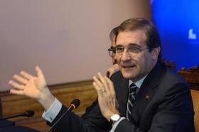 PASSOS COELHO ESPERA QUE O CANDIDATO FRANCÊS MACRON VENÇA PORQUE É PRÓ-EUROPEÍSTA