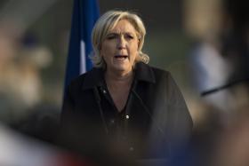 MARINE LE PEN QUER TRANSFORMAR O SEU PARTIDO NUMA “NOVA FORÇA POLÍTICA”