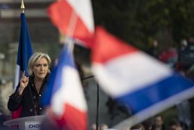 VÁRIOS MEIOS IMPEDIDOS DE ENTRAR NA SEDE DE CAMPANHA DE LE PEN