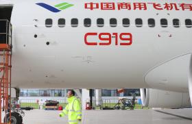 PRIMEIRO AVIÃO GRANDE DE PASSAGEIROS FABRICADO PELA CHINA REALIZA VOO TESTE
