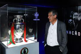 FERNANDO SANTOS DIZ QUE RONALDO DEVIA SER MAIS VALORIZADO EM PORTUGAL