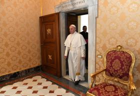 PAPA CRITICA ADVERSÁRIOS FRANCESES QUE PASSARAM DEBATE A “ATIRAR PEDRAS”