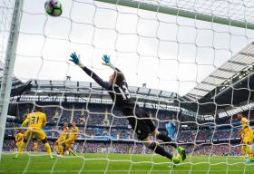 MANCHESTER CITY GOLEIA CRYSTAL PALACE E SALTA PARA TERCEIRO EM INGLATERRA