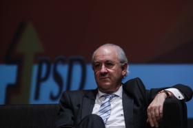 RUI RIO ATRIBUI RESPONSABILIDADE DA CRISE ECONÓMICA AO PODER POLÍTICO, BANCA E ‘TROIKA’