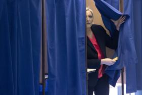 MACRON E LE PEN JÁ VOTARAM NA SEGUNDA VOLTA DAS PRESIDENCIAIS EM FRANÇA