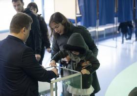 PARTICIPAÇÃO AO MEIO-DIA NOS 28,23%, IDÊNTICA À DA PRIMEIRA VOLTA DAS ELEIÇÕES PRESIDENCIAIS FRANCESAS