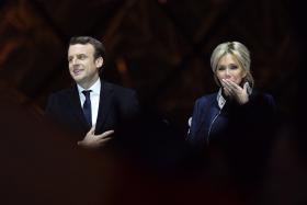 MACRON RECUSA “CEDER AO MEDO E À DIVISÃO”