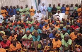 UMA DAS 200 RAPARIGAS RAPTADAS PELO BOKO HARAM NA NIGÉRIA RECUSA SER LIBERTADA