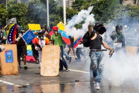 VENEZUELA: MORTE DE MOTOCICLISTA ELEVA PARA 46 NÚMERO DE VÍTIMAS EM PROTESTOS