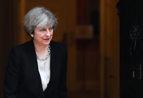 PRIMEIRA-MINISTRA BRITÂNICA CONDENA “TERRÍVEL ATENTADO TERRORISTA” EM MANCHESTER