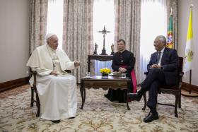 PAPA: REFUGIADOS E DESENVOLVIMENTO DE ÁFRICA ENTRE TEMAS FALADOS COM ANTÓNIO COSTA