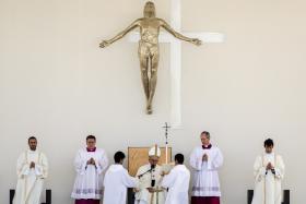 PAPA FRANCISCO DIZ QUE NOVOS SANTOS DA IGREJA SÃO “EXEMPLO”