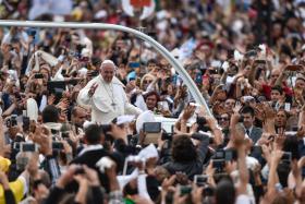 PAPA: FRANCISCO RECUSA COMENTAR TRUMP E DIZ QUE “PAZ É ARTESANAL”