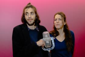 PARLAMENTO VOTA 6.ª FEIRA SAUDAÇÃO PELA VITÓRIA NA PRESENÇA DE SALVADOR E LUÍSA SOBRAL